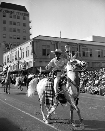 Leo Carrillo at the 17th annual Old Spanish Days Fiesta in Santa Barbara, CA, in 1940. (Thanx to Alan Magers.)